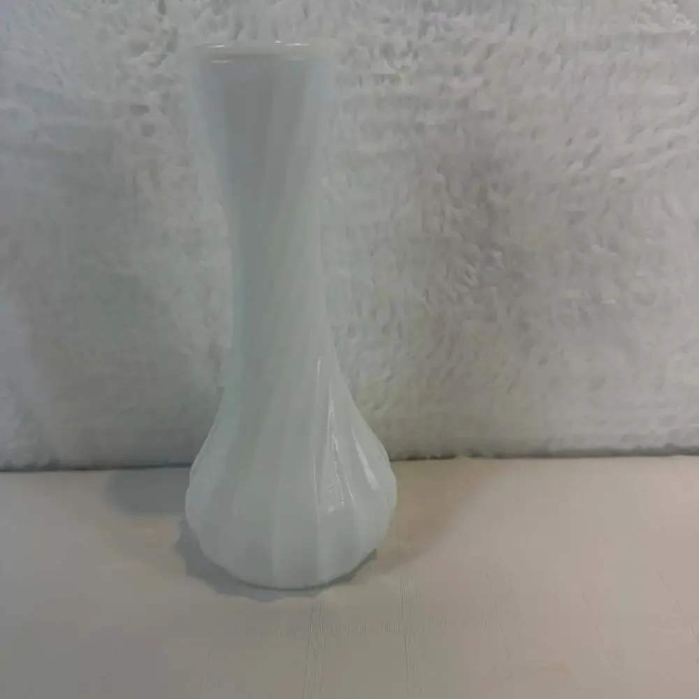 Vintage Hoosier Glass White Milk Glass Swirl Bud Vase 6” USA